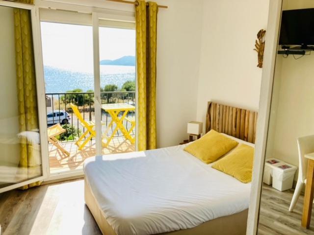 Hotel Almanarre Plage - Hotel Eco-Responsable Face A La Mer Йер Экстерьер фото